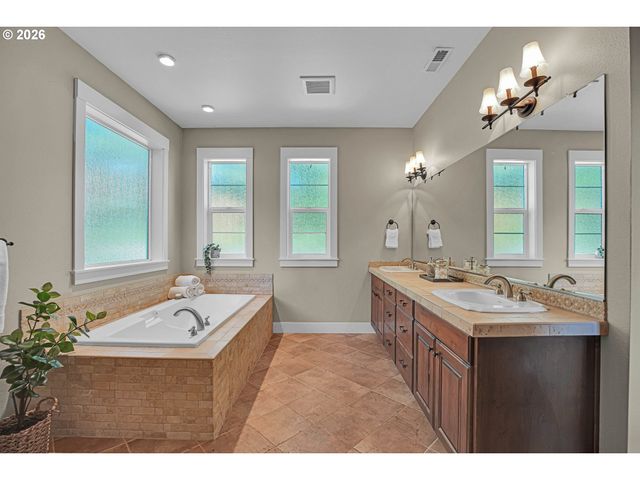 730 Sw MENEFEE Ln, Portland, OR 97239