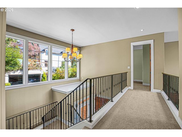 730 Sw MENEFEE Ln, Portland, OR 97239