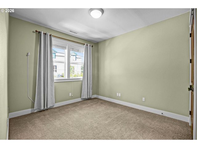 730 Sw MENEFEE Ln, Portland, OR 97239