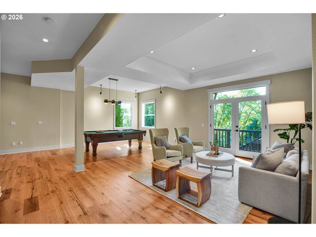 730 Sw MENEFEE Ln, Portland, OR 97239