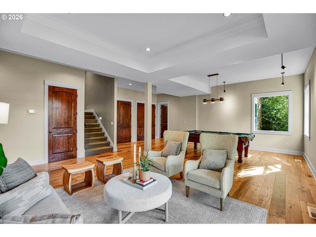 730 Sw MENEFEE Ln, Portland, OR 97239