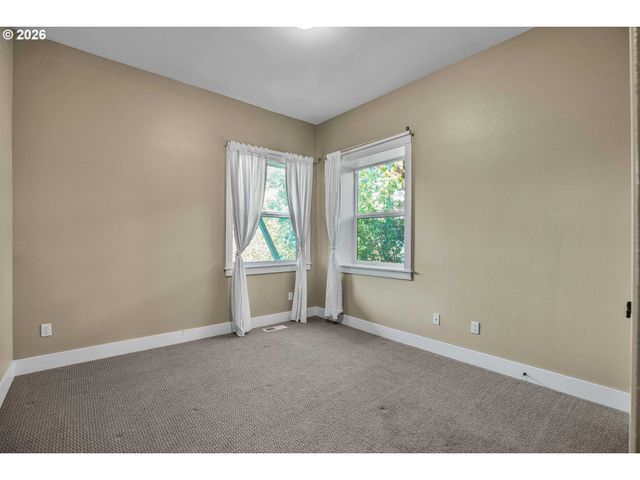 730 Sw MENEFEE Ln, Portland, OR 97239