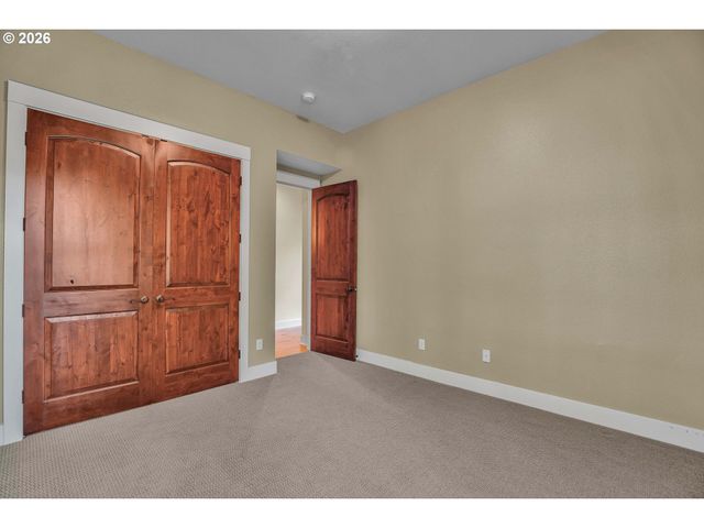 730 Sw MENEFEE Ln, Portland, OR 97239