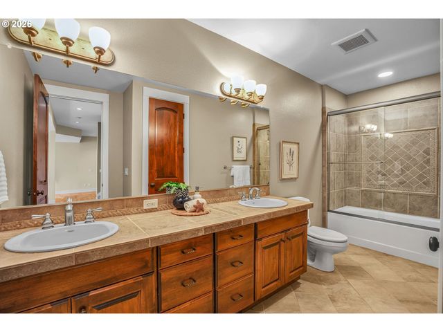 730 Sw MENEFEE Ln, Portland, OR 97239
