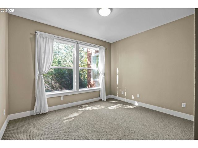 730 Sw MENEFEE Ln, Portland, OR 97239