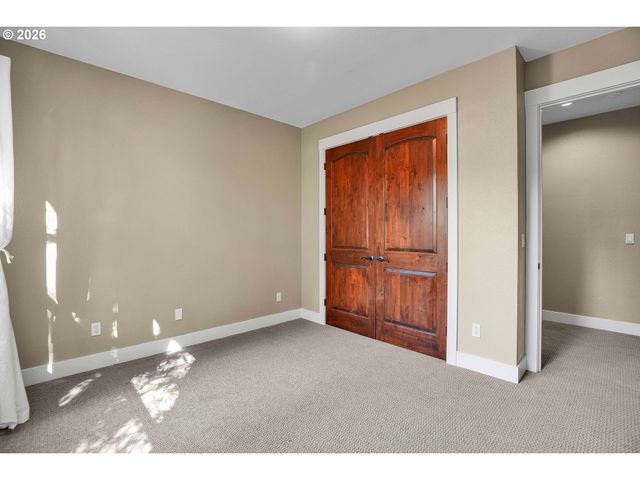 730 Sw MENEFEE Ln, Portland, OR 97239