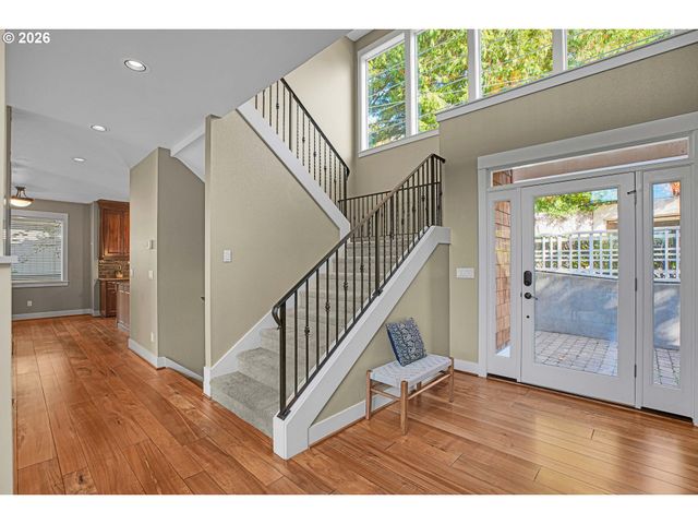 730 Sw MENEFEE Ln, Portland, OR 97239