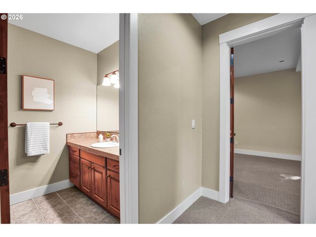 730 Sw MENEFEE Ln, Portland, OR 97239