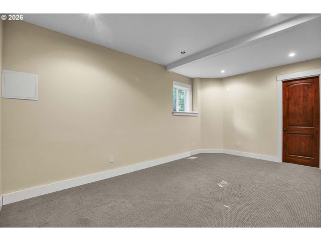 730 Sw MENEFEE Ln, Portland, OR 97239