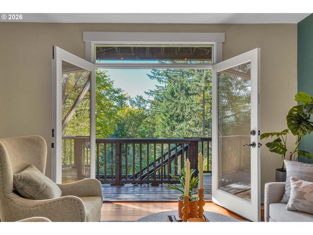 730 Sw MENEFEE Ln, Portland, OR 97239