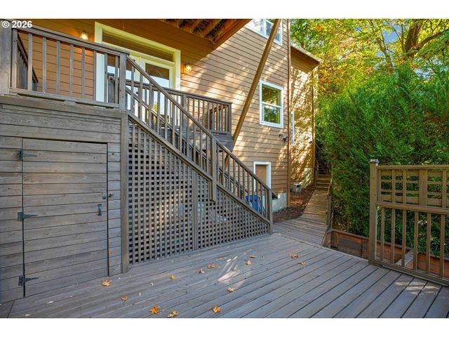 730 Sw MENEFEE Ln, Portland, OR 97239
