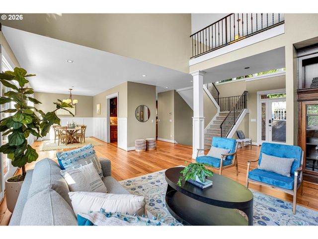 730 Sw MENEFEE Ln, Portland, OR 97239