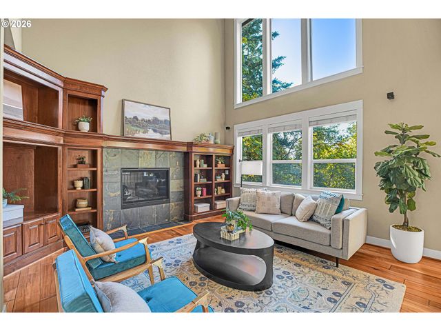 730 Sw MENEFEE Ln, Portland, OR 97239