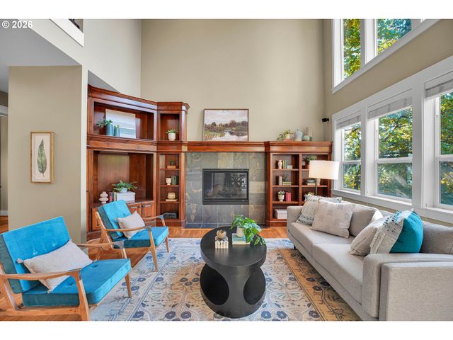 730 Sw MENEFEE Ln, Portland, OR 97239