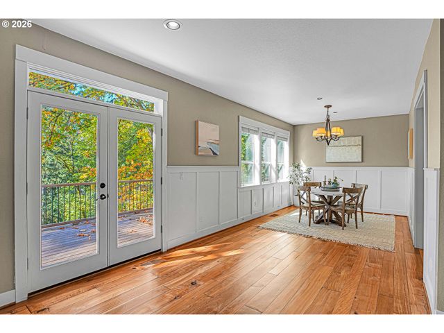 730 Sw MENEFEE Ln, Portland, OR 97239