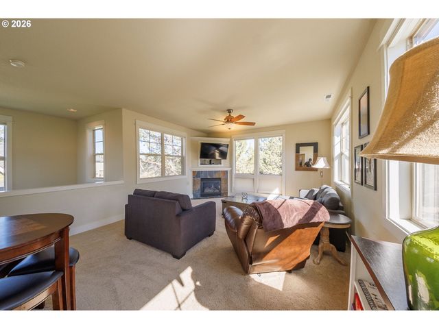 11047 DESERT SKY Loop, Redmond, OR 97756