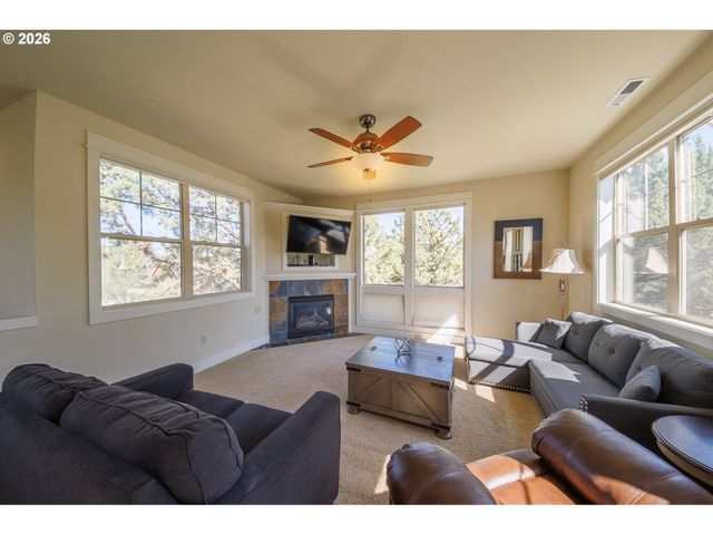 11047 DESERT SKY Loop, Redmond, OR 97756
