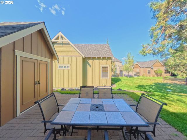 11047 DESERT SKY Loop, Redmond, OR 97756