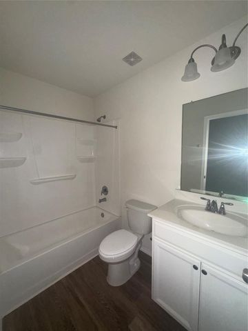 4217 Amber Ruse Drive, Panorama Village, TX 77304