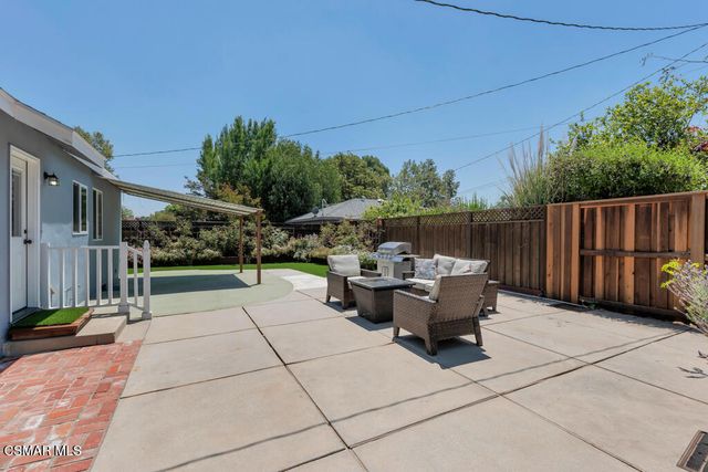 19910 Enadia Way, Winnetka, CA 91306