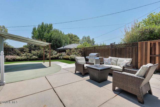 19910 Enadia Way, Winnetka, CA 91306