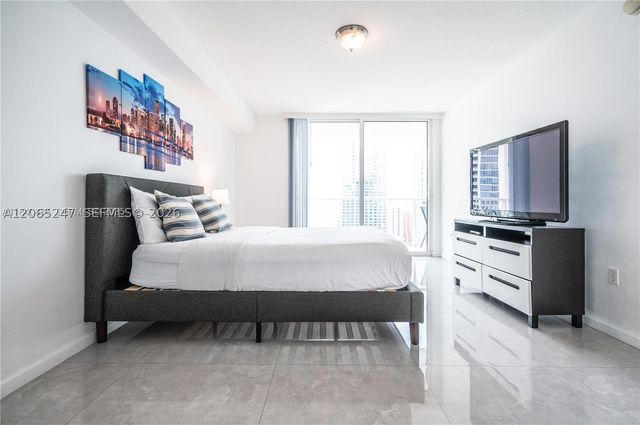 1200 Brickell Bay Dr 3821, Miami, FL 33131