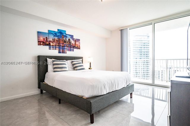 1200 Brickell Bay Dr 3821, Miami, FL 33131