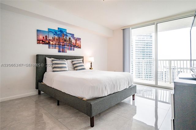 1200 Brickell Bay Dr 3821, Miami, FL 33131