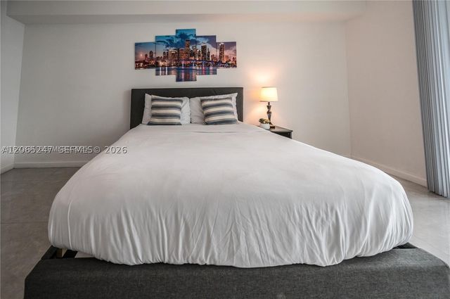 1200 Brickell Bay Dr 3821, Miami, FL 33131