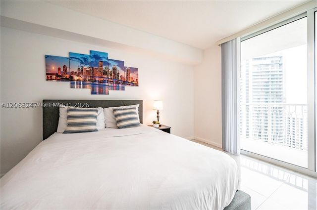 1200 Brickell Bay Dr 3821, Miami, FL 33131