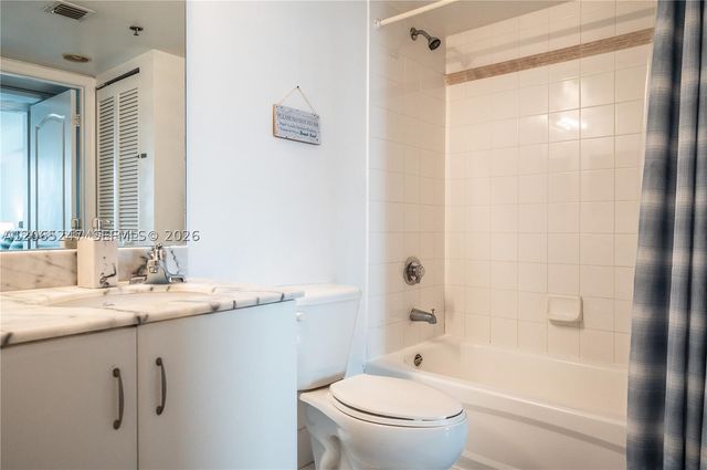 1200 Brickell Bay Dr 3821, Miami, FL 33131