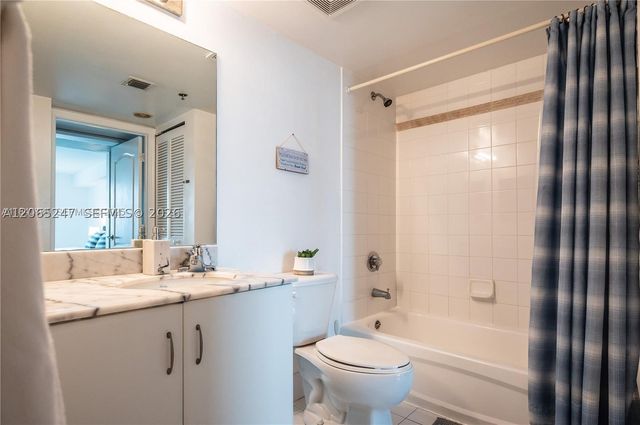 1200 Brickell Bay Dr 3821, Miami, FL 33131
