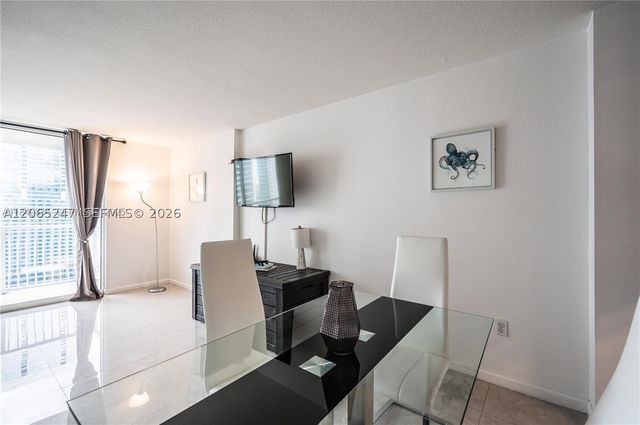 1200 Brickell Bay Dr 3821, Miami, FL 33131