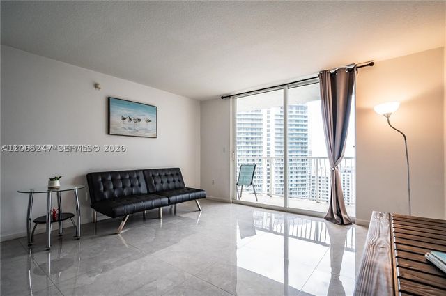 1200 Brickell Bay Dr 3821, Miami, FL 33131