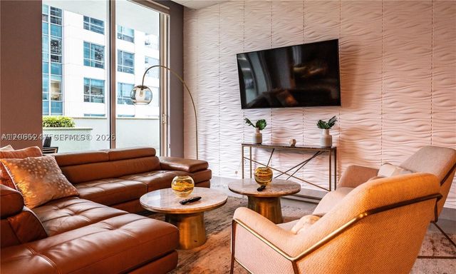 1200 Brickell Bay Dr 3821, Miami, FL 33131