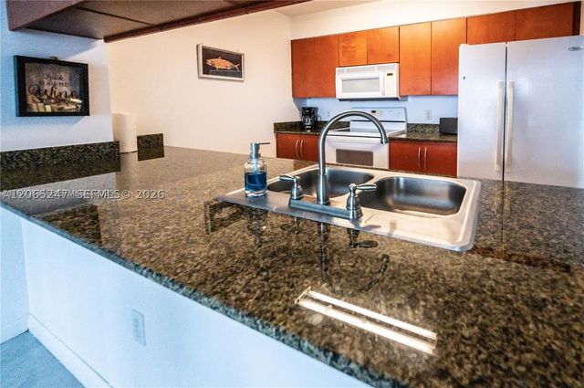 1200 Brickell Bay Dr 3821, Miami, FL 33131
