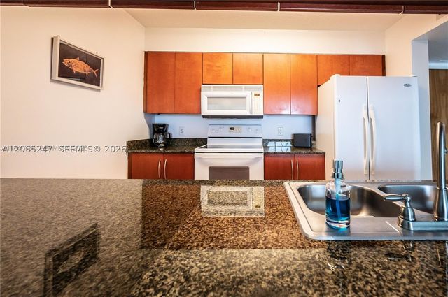 1200 Brickell Bay Dr 3821, Miami, FL 33131