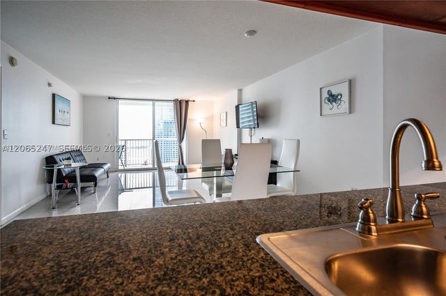 1200 Brickell Bay Dr 3821, Miami, FL 33131