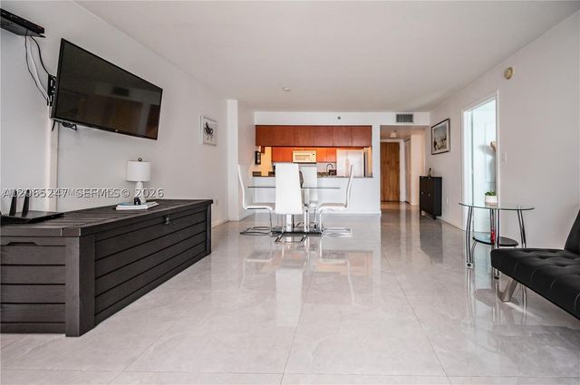 1200 Brickell Bay Dr 3821, Miami, FL 33131