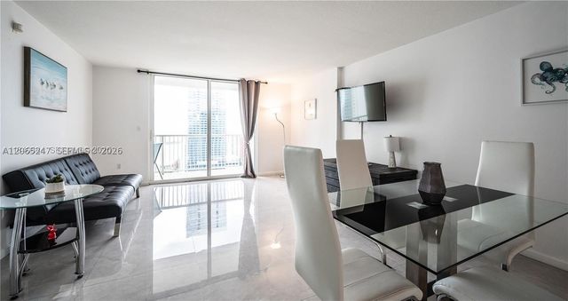 1200 Brickell Bay Dr 3821, Miami, FL 33131