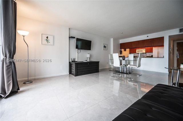 1200 Brickell Bay Dr 3821, Miami, FL 33131