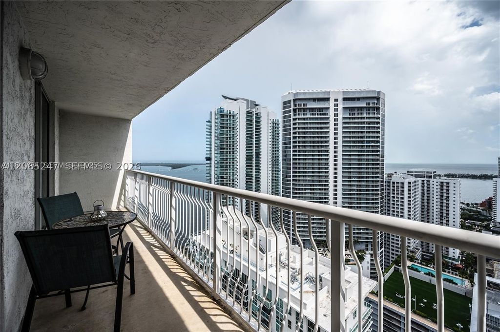 1200 Brickell Bay Dr 3821, Miami, FL 33131