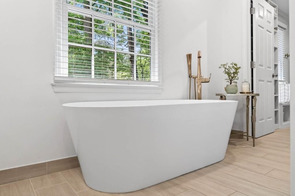 Image 23 of property listing at 330 High Brook Drive, Atlanta, GA 30342