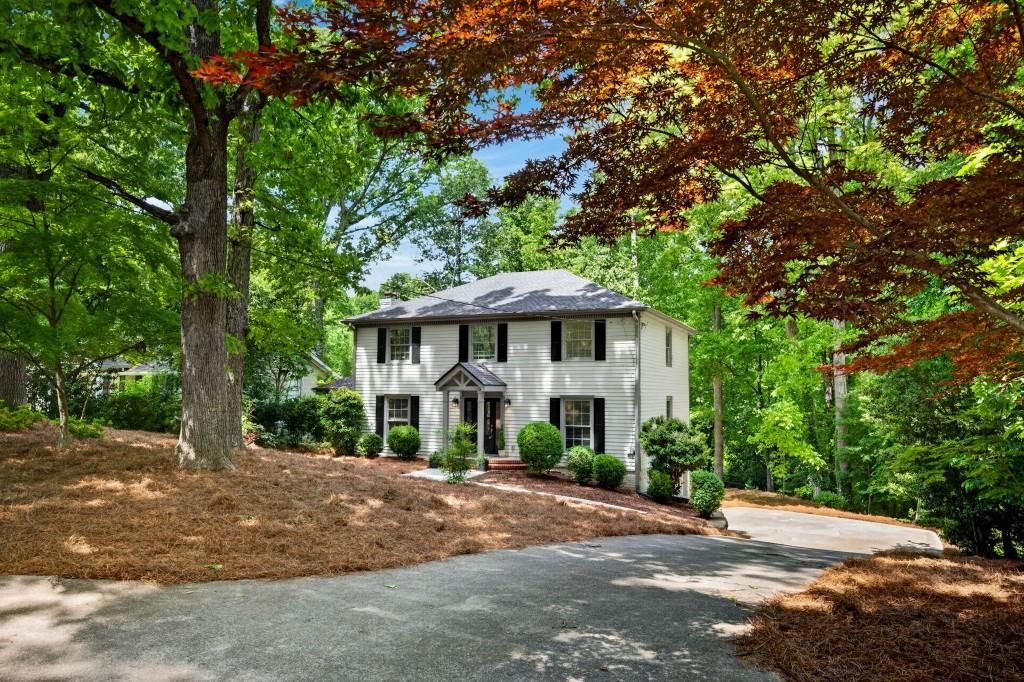 Image 39 of property listing at 330 High Brook Drive, Atlanta, GA 30342