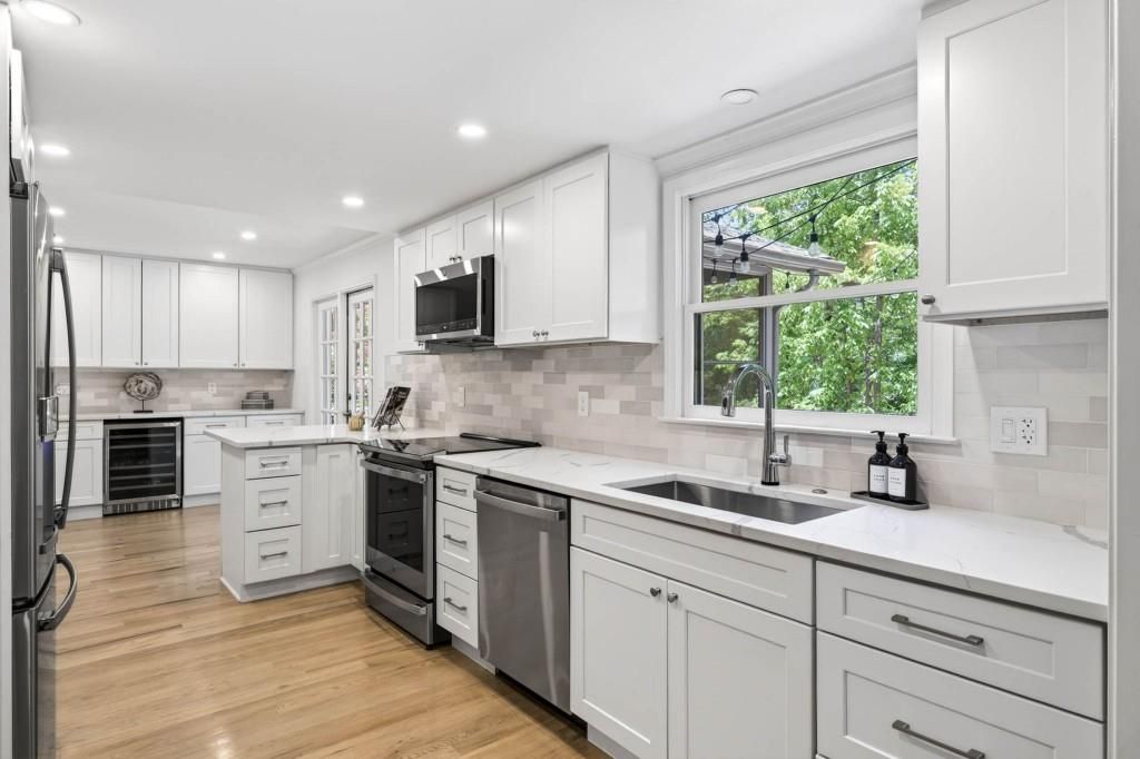 Image 9 of property listing at 330 High Brook Drive, Atlanta, GA 30342
