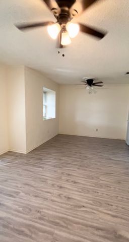 901 Waterview Lane, Desoto, TX 75115