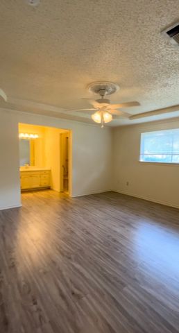 901 Waterview Lane, Desoto, TX 75115