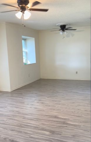 901 Waterview Lane, Desoto, TX 75115
