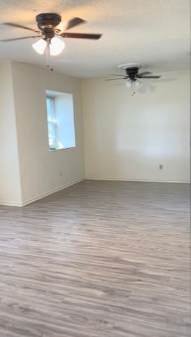 901 Waterview Lane, Desoto, TX 75115