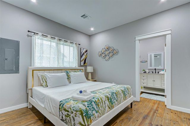 1079 Johnson Road, Gilchrist, TX 77617